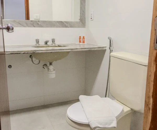 TODOS OS BANHEIROS (MENOS FAMILIA) -